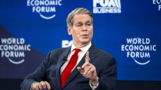 «Μη βγάζετε οργή και πικρία για τη Γροιλανδία» συμβουλεύει τους Ευρωπαίους ο ΥΠΟΙΚ του Τραμπ