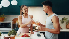 Τι αξίζει να κρατήσουμε από τη νέα διατροφική πυραμίδα; Μια ειδικός απαντά
