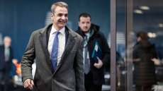 Ο Μητσοτάκης παίρνει τον δρόμο για το Νταβός με έντονη ανησυχία για τις γεωπολιτικές εξελίξεις και την κόντρα Ευρώπης-ΗΠΑ