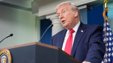 Λευκός Οίκος εναντίον Βρυξελλών: Γιατί ο Τραμπ βάζει στο στόχαστρο τους συμμάχους του