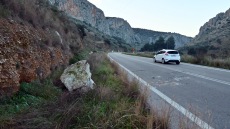 Πτώση βράχου στην Τσαγκαράδα, κατολισθήσεις στην Άφησσο από την κακοκαιρία