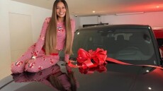 Ο Ραφίνια έκανε δώρο στη σύζυγό του ένα αυτοκίνητο αξίας 100.000 ευρώ, δείτε βίντεο