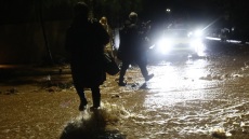 Ο Λέκκας εξηγεί γιατί χτυπήθηκε η Άνω Γλυφάδα από την κακοκαιρία: Το νότιο τμήμα του Υμηττού, η στερεοπαροχή και η κληρονομημένη τρωτότητα 