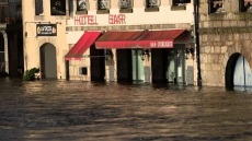 Πλημμύρες στην Κιμπερλέ της Βρετάνης εγκλωβίστηκαν άνθρωποι, εκκενώθηκαν περιοχές, δείτε βίντεο