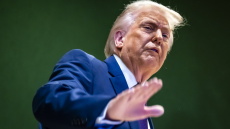 Τραμπ: Συζητάμε για  πλήρη πρόσβαση των ΗΠΑ στη Γροιλανδία χωρίς χρονικούς περιορισμούς