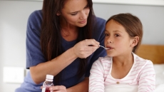 Η αντίσταση στα αντιβιοτικά «ακυρώνει» έναν αιώνα ιατρικής προόδου: 4 εξελίξεις που δίνουν λύση