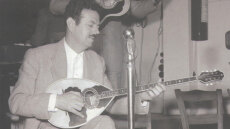 Βασίλης Τσιτσάνης: Ο μύθος του κορυφαίου λαϊκού δημιουργού ζωντανεύει στο Θέατρο Παλλάς