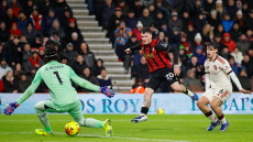 Η Μπόρνμουθ 3-2 την Λίβερπουλ στις καθυστερήσεις, εξάρα της Κόμο του Δουβίκα στην Τορίνο, δείτε γκολ από την Ευρώπη 