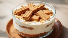 Το japanese cheesecake των δύο υλικών με πρωταγωνιστή το ελληνικό γιαούρτι που έχει τρελάνει τα social media