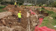 ΔΕΔΔΗΕ για τις καταστροφές στη Γλυφάδα: Συνεχίζονται οι εργασίες για απομάκρυνση εκτεθειμένων καλωδίων υψηλής τάσης