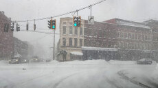 Η κακοκαιρία σαρώνει τις ΗΠΑ, ακραία χιονοθύελλα στη Νέα Υόρκη - Βίντεο TikTok προτείνουν αυτοσχέδιες λύσεις επιβίωσης 