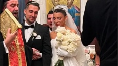 Παντρεύτηκαν Σάκης Κατσούλης και Μαριαλένα Ρουμελιώτη - Δείτε βίντεο και φωτογραφίες