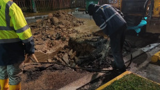 Καθίζηση οδοστρώματος στα Μελίσσια μετά από θραύση αγωγού, διακοπή κυκλοφορίας: Δείτε βίντεο