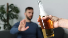 Καρκίνος: Η μείωση της κατανάλωσης αλκοόλ μπορεί να σώσει ζωές

