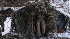 Financial Times: Ο Τραμπ συνδέει τις εγγυήσεις ασφαλείας στο Κίεβο με την παραχώρηση του Ντονμπάς στη Ρωσία