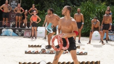 Η επιστροφή του Gio στο Survivor προκαλεί αναστάτωση και μία αποχώρηση ταράζει τις δύο ομάδες
