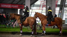 Άγιαξ - Ολυμπιακός: Περιπολίες με άλογα από την αστυνομία στο Άμστερνταμ για την τήρηση της τάξης, φωτογραφίες 