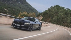 H Roush «γυμνάζει» τις Mustang GT και Dark Horse