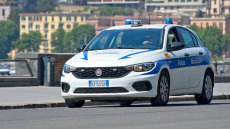 Οπαδός της Νάπολι τα έβαλε με τον VAR στην ήττα από την Αταλάντα και άρχισε να βρίζει, η γυναίκα του νόμιζε ότι απευθυνόταν σε εκείνη και τον μαχαίρωσε!
