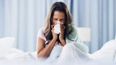 Γιατί κάποιοι «πέφτουν» στο κρεβάτι με ένα απλό κρυολόγημα και άλλοι το περνούν ελαφρά
