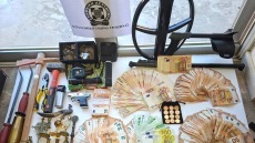Συλλήψεις για διαρρήξεις και παράνομες έρευνες με ανιχνευτή μετάλλων για αρχαία στην Τροιζήνα
