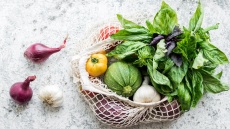 Πώς μειώνουμε τη σπατάλη τροφίμων στην κουζίνα;
