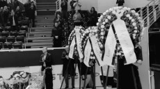 ΠΑΟΚ: Συγκλονιστικές εικόνες στο Παλατάκι με τα επτά στεφάνια για τους αδικοχαμένους οπαδούς