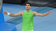 Επικός Αλκαράθ: Λύγισε τον Ζβέρεφ σε 5,5 ώρες και έγραψε ιστορία στη Μελβούρνη
