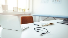 Αυξήσεις έως 7% στα ισόβια ασφάλιστρα υγείας και «από το καλοκαίρι βλέπουμε»
