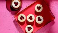 Από μπισκότα καρδιές μέχρι κέικ σοκολάτας: 18 γλυκά για του Αγίου Βαλεντίνου