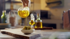 Ιστορική ευκαιρία για τα ελληνικά αγροδιατροφικά προϊόντα από τη συμφωνία Ε.Ε. – Ινδίας, μηδενίζονται οι δασμοί για το ελαιόλαδο
