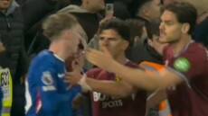 Πιάστηκαν στα χέρια οι παίκτες της Τσέλσι και της Γουέστ Χαμ: Ο Μαυροπάνος χαστούκισε τον Πάλμερ, δείτε βίντεο