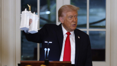 Ο Τραμπ θέλει να κατασκευάσει αψίδα θριάμβου 75 μέτρων στην καρδιά της Ουάσιγκτον, αντιδράσεις για το μέγεθος και τη θέση