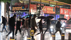 Μετά τα μεσάνυχτα θα χτυπήσουν οι βροχές την Αττική, οι περιοχές που μπήκαν σε Red Code - Live χάρτης με την εξέλιξη της κακοκαιρίας