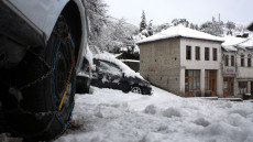 Σε ποια σημεία του οδικού δικτύου της Κεντρικής Μακεδονίας χρειάζονται αλυσίδες και πού έχει διακοπεί η κυκλοφορία λόγω συγκέντρωσης υδάτων