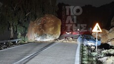 Χίος: Τεράστιος βράχος κατέληξε στον δρόμο μετά από κατολίσθηση - Μικρές ζημιές σε ένα ΙΧ