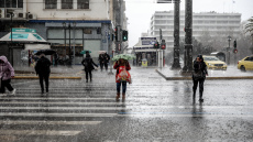 Σε εξέλιξη η κακοκαιρία, ποιες περιοχές θα βρεθούν στο επίκεντρο τις επόμενες ώρες - Νέα «κόκκινη προειδοποίηση» της ΕΜΥ