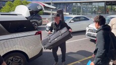 Βίντεο: Έξαλλος με θαυμαστή του που επέμενε για μια φωτογραφία, ο Τζο ΜακΕνρό του φώναξε « άντε γ@@ησου»