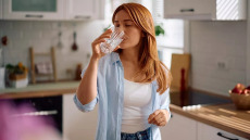 Το υγρό μυστικό για δυνατό μυαλό – Πώς βελτιώνει τη συγκέντρωση και μειώνει το στρες