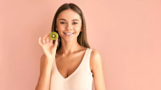 Καλύτερη πέψη, διάθεση και όμορφο δέρμα με 2 ακτινίδια την ημέρα