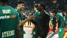 Κέντρικ Ναν: «MVP» του στιλ στο ΟΑΚΑ με εντυπωσιακό look, δείτε φωτογραφίες
