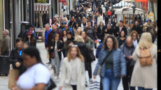 Ευρωβαρόμετρο: Ένας στους δύο πολίτες στην ΕΕ απαισιόδοξος για το μέλλον του κόσμου, 56% στην Ελλάδα