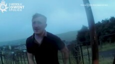 Δείτε βίντεο από την ανάκριση Βρετανού οδηγού: Είχε καταναλώσει αλκοόλ και κοκτέιλ ναρκωτικών και σκότωσε 17χρονη
