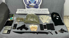 Σύλληψη τριών νεαρών για διακίνηση ναρκωτικών στο Αιγάλεω, κατασχέθηκε πάνω από ένα κιλό κάνναβης