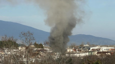 Φωτιά σε διαμέρισμα στη Λάρισα, πληροφορίες για εγκλωβισμένο, δείτε βίντεο