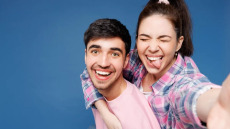 Ποιοι είναι οι «μπλε» άνθρωποι που σας στηρίζουν και σας νοιάζονται