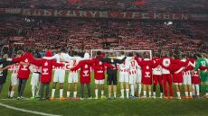 Κολωνία: Ρεκόρ προσέλευσης σε αγώνα Νέων με 50.000 οπαδούς, δείτε βίντεο
