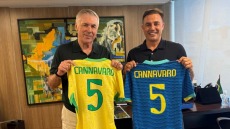 Ιταλικό αντάμωμα στο Ρίο: Ο Αντσελότι υποδέχθηκε τον Καναβάρο με τη φανέλα της «Σελεσάο»
