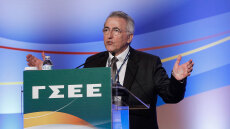 «Αθώος» και «ανήξερος» δηλώνει ο Παναγόπουλος και λέει ότι δεν φεύγει από τη ΓΣΕΕ και πώς θα προσφύγει στα δικαστήρια