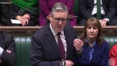 Νευρικός ο Στάρμερ όταν μιλούσε για τον Μάντελσον στη Βουλή: Προσπαθούσε να κρατήσει σταθερό το τρεμάμενο χέρι του